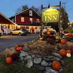 Entire Hotel • 50 Person Capacity Bromley View Inn