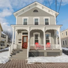Mid Century Modern 2 Bed 1 Bath near town w/ yard