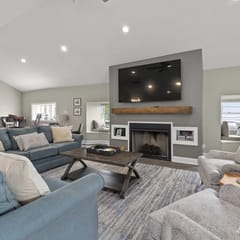 Lakefront House Near Track 8 Bedrooms!