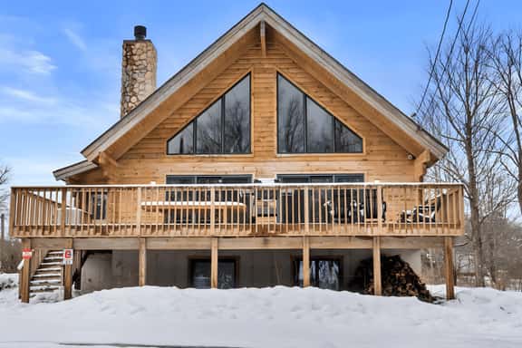Jumbo Log Cabin Near Town & Mtn - Image 1