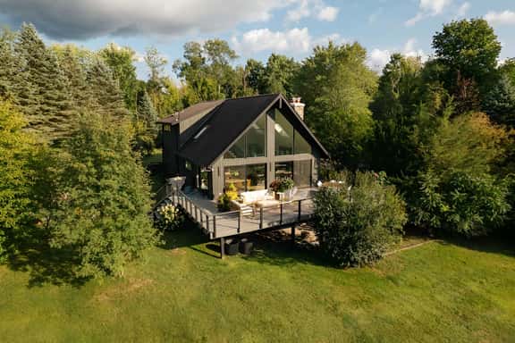 Private upstate home nestled in the Hudson Valley - Image 1
