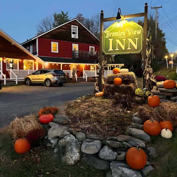 Entire Hotel • 50 Person Capacity Bromley View Inn - Image 1