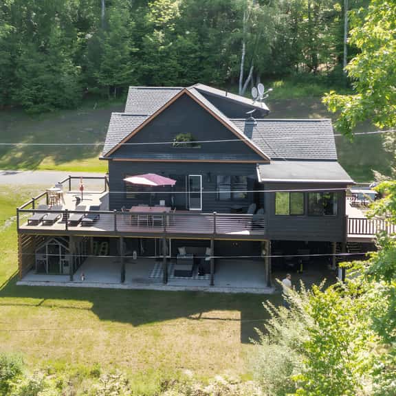 Unique 30 Acre Waterfront Retreat - Image 1