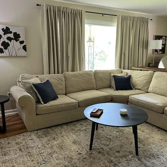 Charming Sunlit 6 Bed 3 Full Bath Home with Pool Table - Image 1