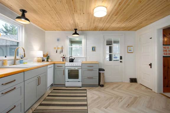 Mountain Views + Scenic Berkshires Hideaway